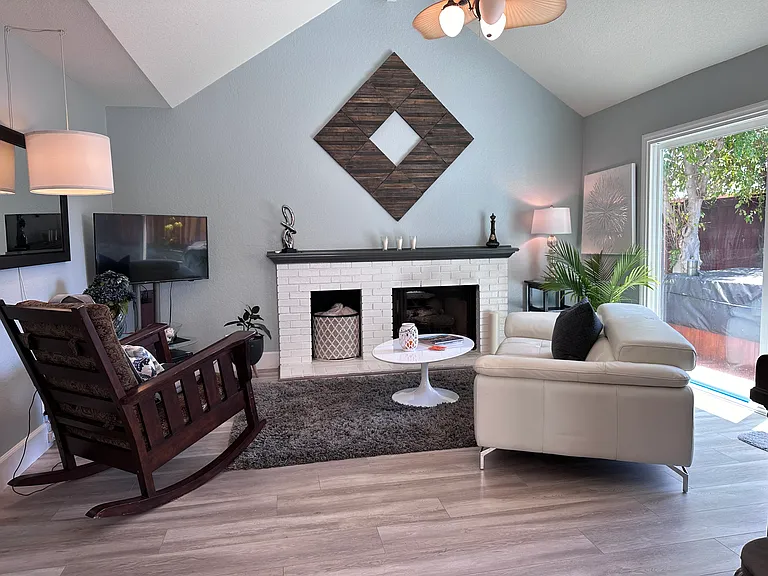 Redwood Ln — Photo 13