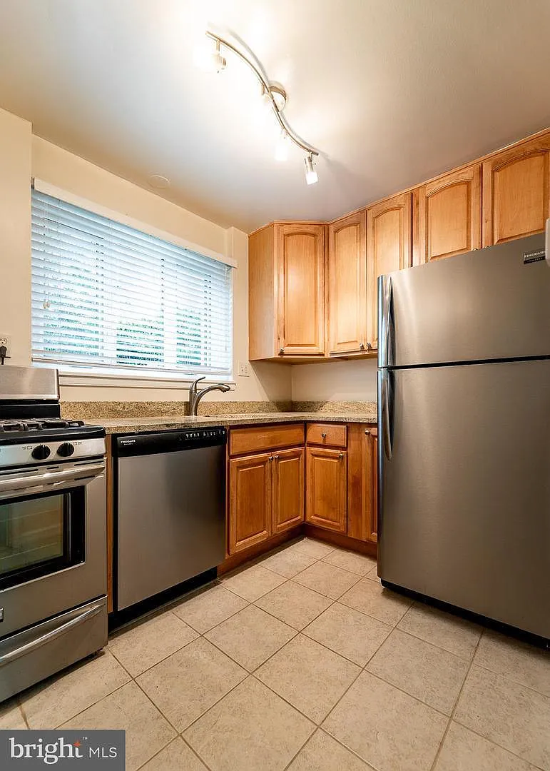 10410 Montrose Ave — Photo 4