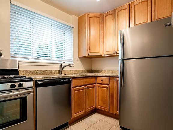 4th image of 10410 Montrose Ave APT 1
