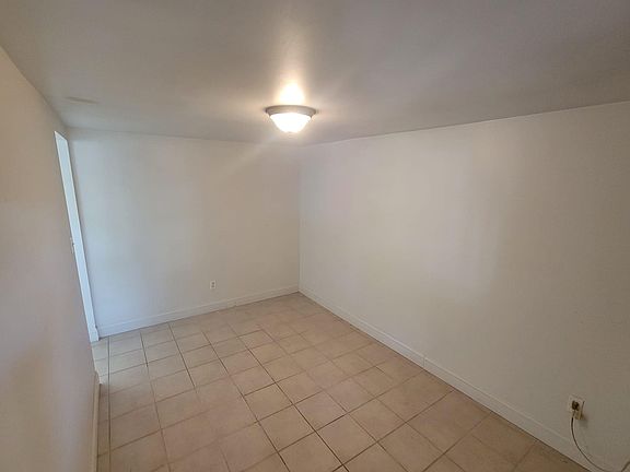 5th image of 1012 Stewart Ave