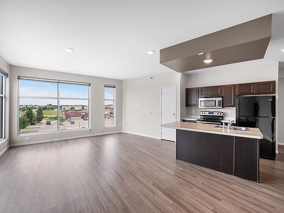 2nd image of 4000 Garden View Dr #G