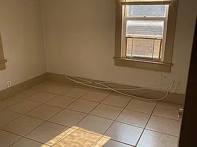 3rd image of 105 W Indiana Ave APT B