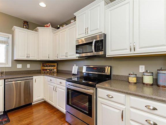 3rd image of 133 Carnoustie Ct