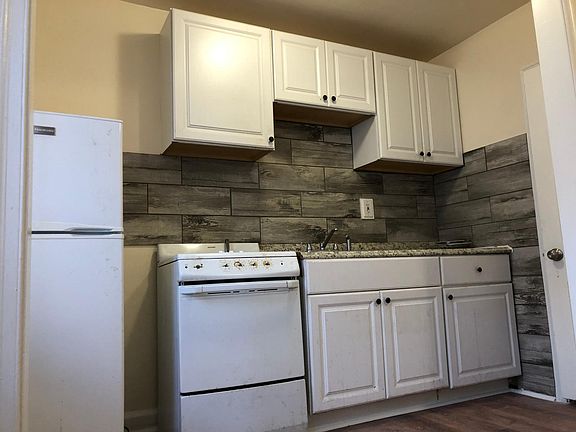 4th image of 100 W Albemarle Ave #B
