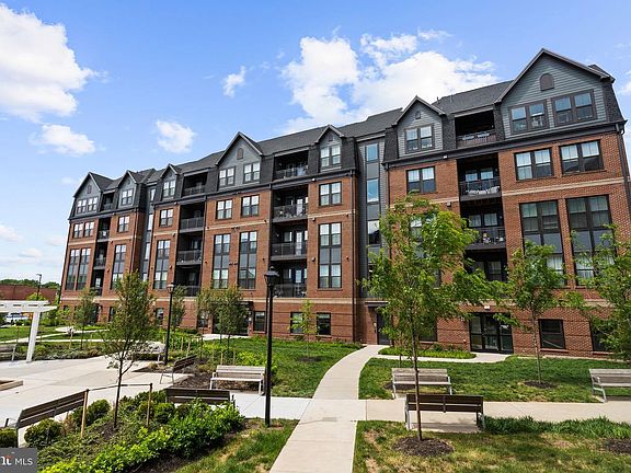 3rd image of 3925 Fair Ridge Dr APT 201
