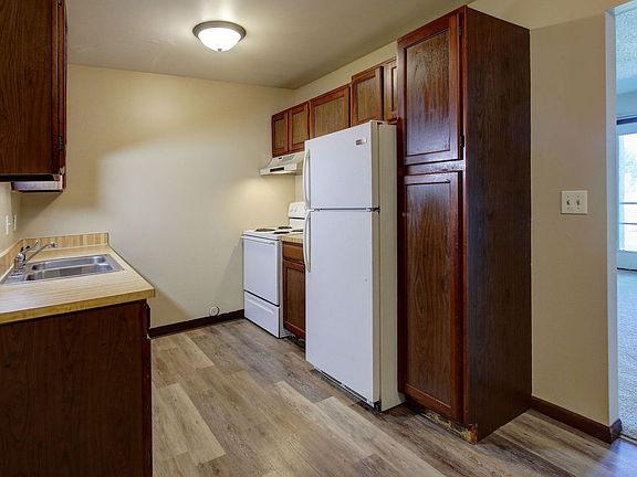4th image of 319 Oxford Ct #4