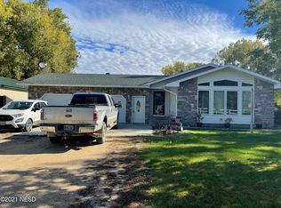 17447 Meadow Lake Rd, Watertown, SD 57201