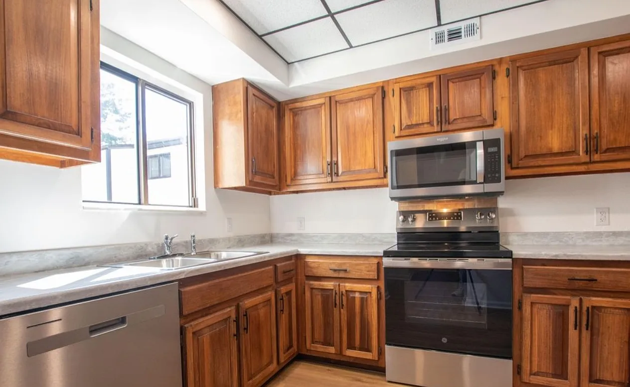 2 bed, 1400 sqft, $1,250 — Photo 3