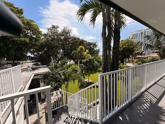 3rd image of 1821 Thomas St #8