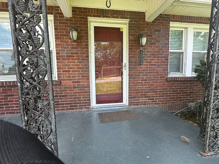 1004 Gillock St — Photo 52