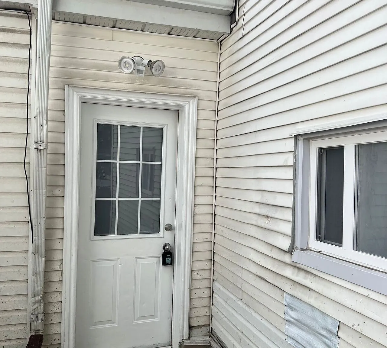 3 bed, $2,000 — Photo 2
