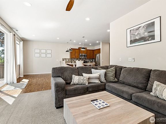 5th image of 2410 195th Street Ct E