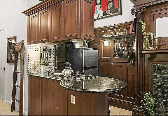 3rd image of 312 W 101st St APT 4