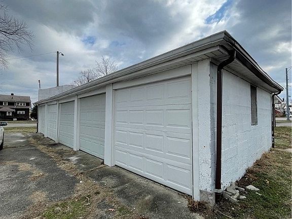 4th image of 1061 Gerhard St