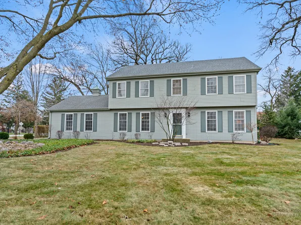 360 Spruce Ln, Crystal Lake, IL 60014