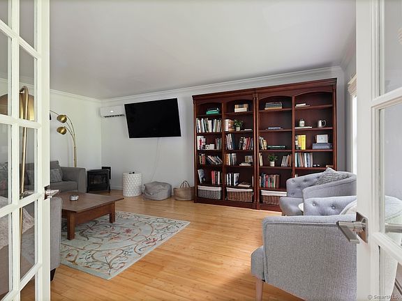 4th image of 32 Burton Rd