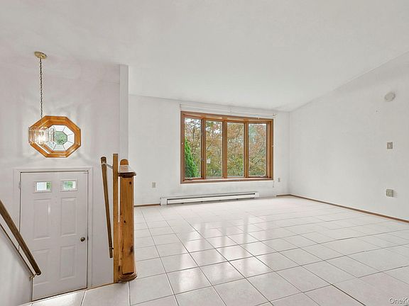3rd image of 86 Spackenkill Road