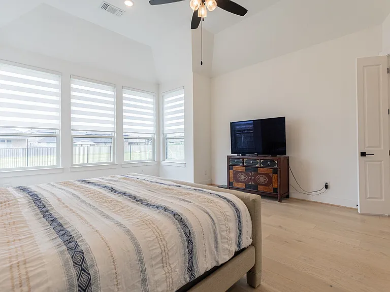 208 Sadaba St — Photo 34