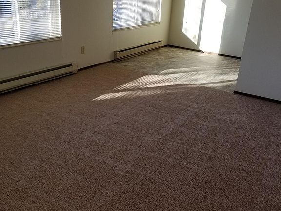 3rd image of 18524 Linden Ave N