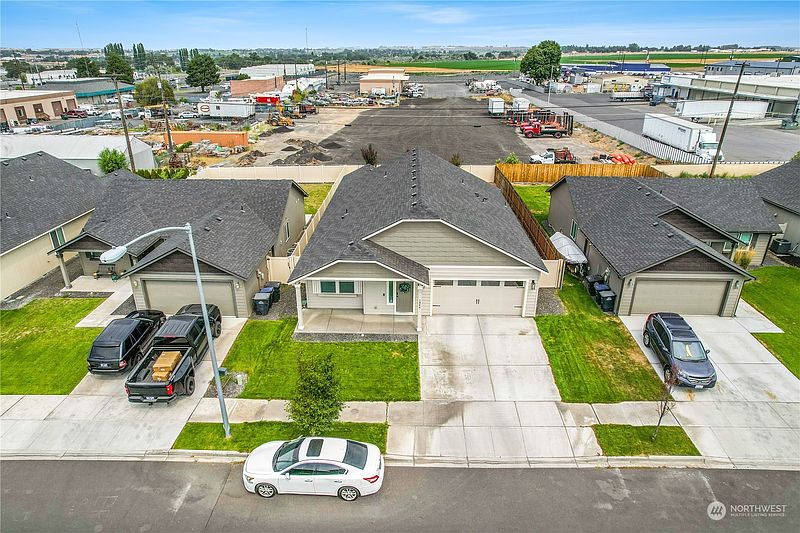 3rd image of 1344 E Nen Drive