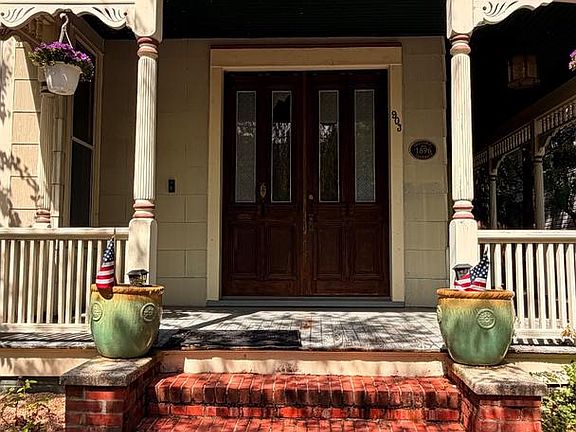 5th image of 903 Locust St