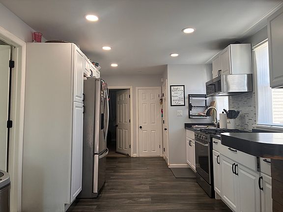3rd image of 309 Jeffries St Floor 2
