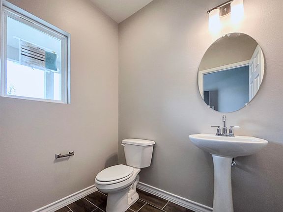 5th image of 513 Provincia Dr