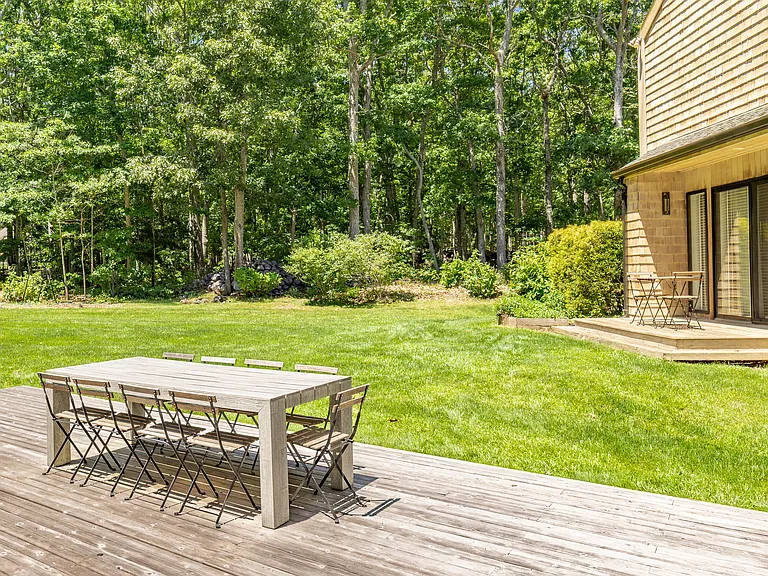 753 Edge Of Woods Rd — Photo 34