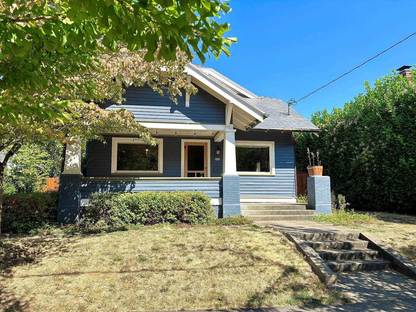 Sellwood Craftsman Bungalow 3 level home on huge lot with fully fenced yard and playhouse — Photo 1