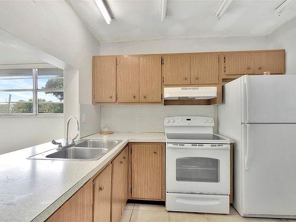 5th image of 4025 N Federal Hwy APT 317C