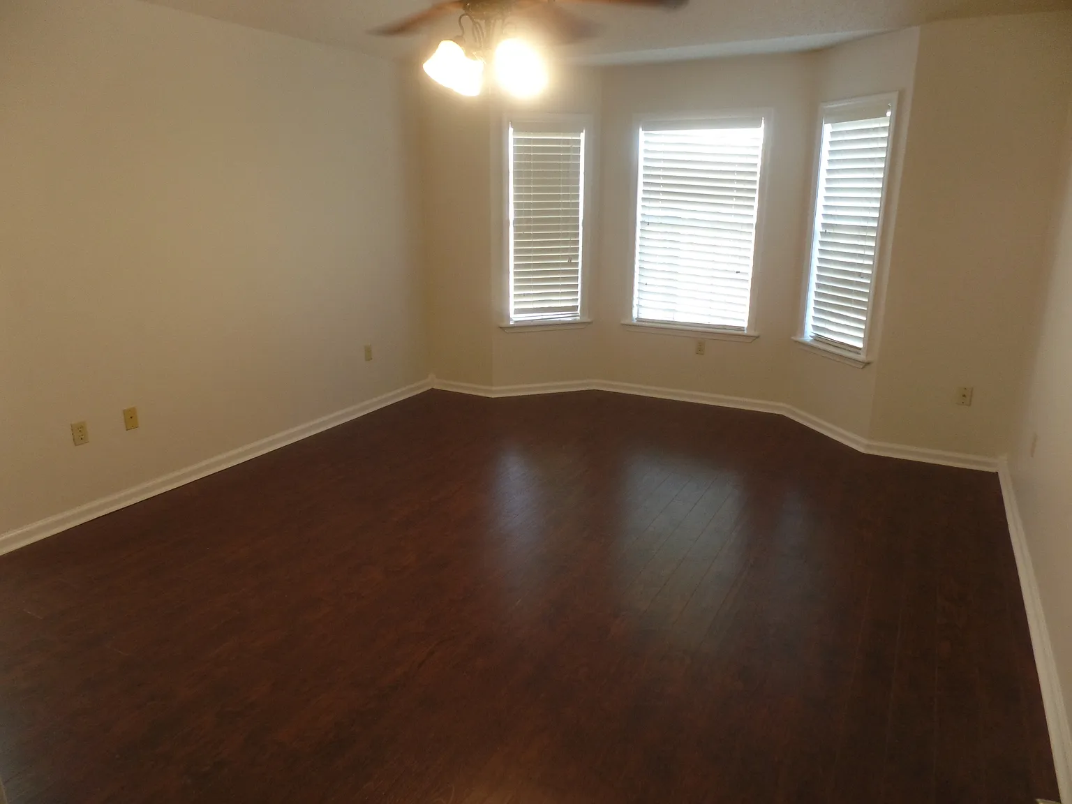 3 bed, 1800 sqft, $1,500 — Photo 4
