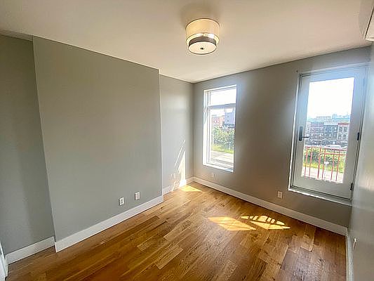 4th image of 459 E 135th St #4