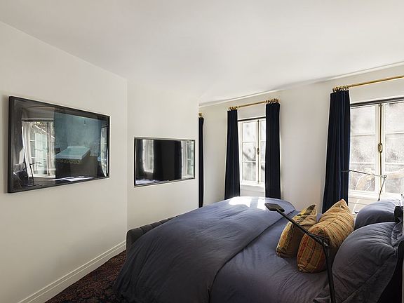 5th image of 45 W 12th St
