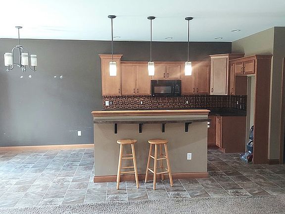 3rd image of 316 Grant Avenue Cir