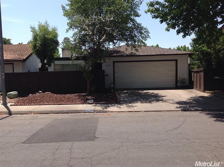 1st image of 2724 Santiago Dr