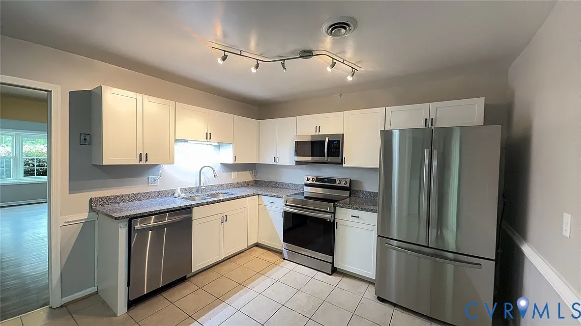 3 bed, 1.5 bath, 1400 sqft, $1,775 — Photo 2