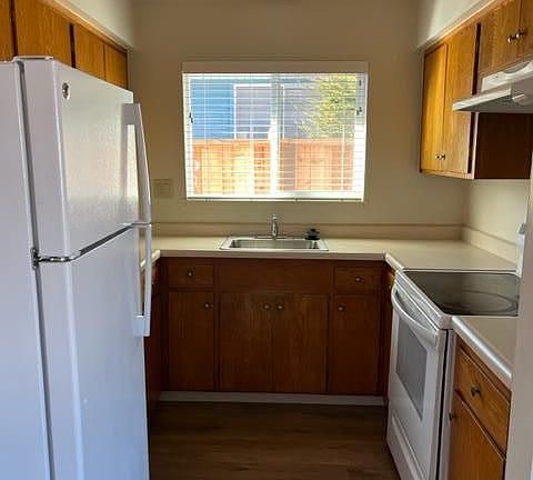 3rd image of 3264 Brookdale Dr APT A