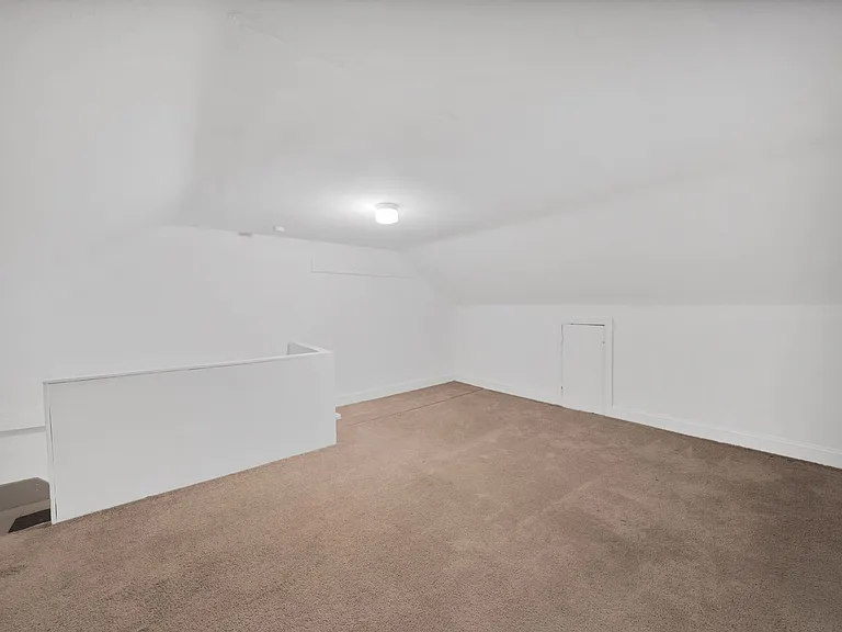 958 Queen St — Photo 21
