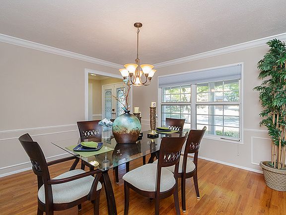 2nd image of 322 Northmoor Dr