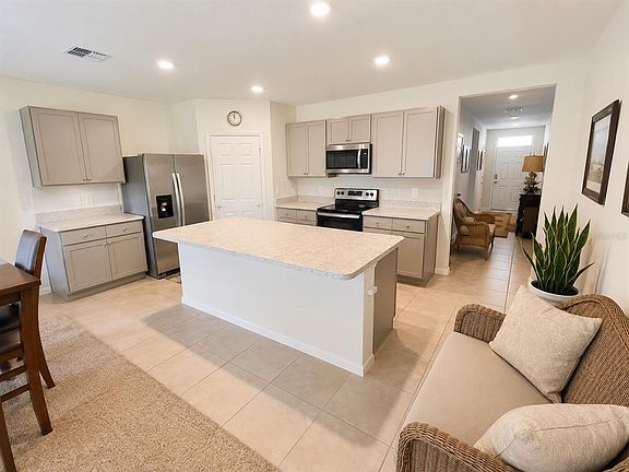 2nd image of 2711 NEVERLAND DRIVE