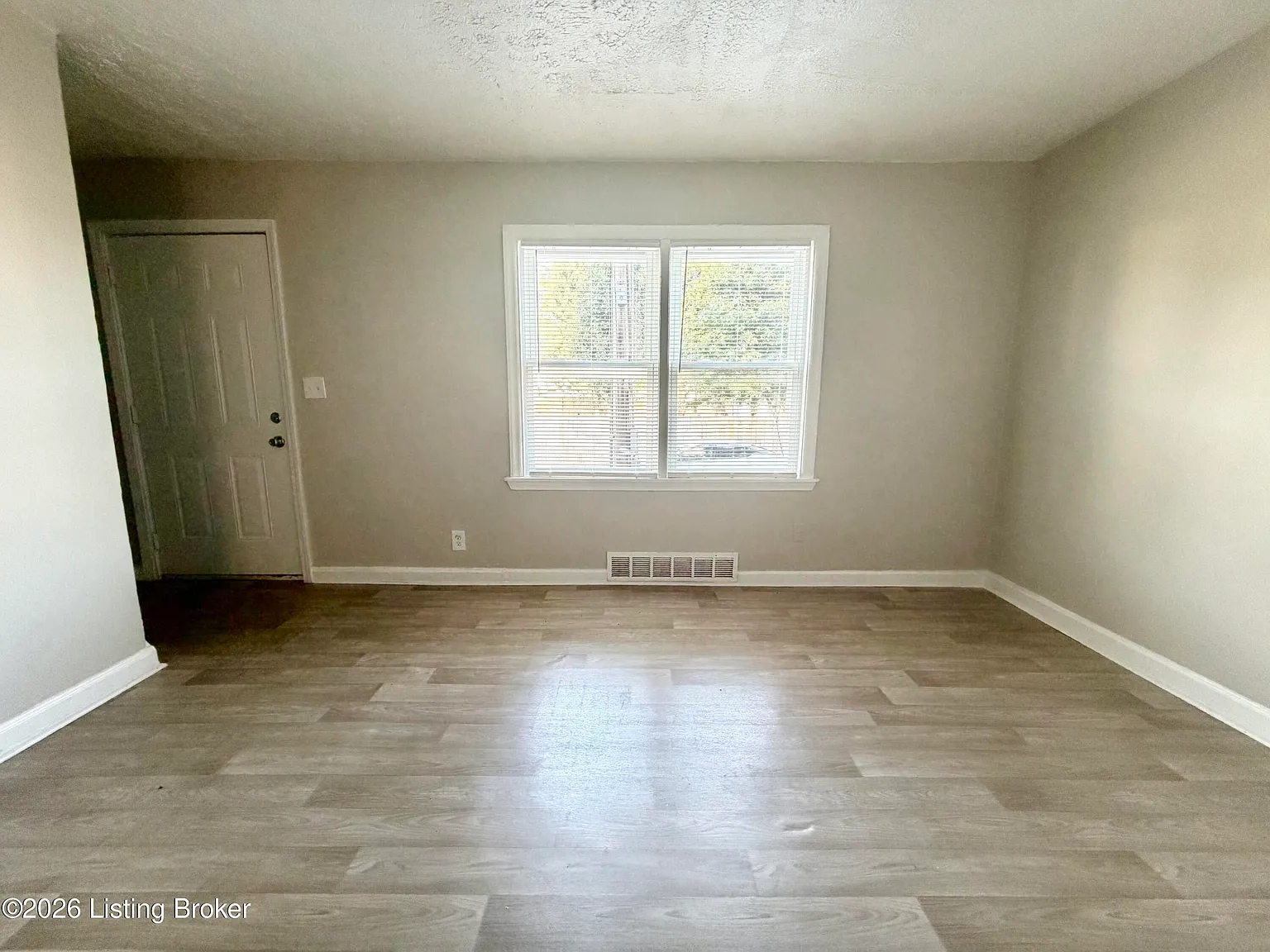 2 bed, 1.0 bath, 800 sqft, $675 — Photo 3
