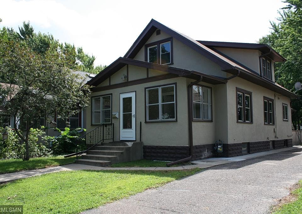 1st image of 218 22nd Ave NE