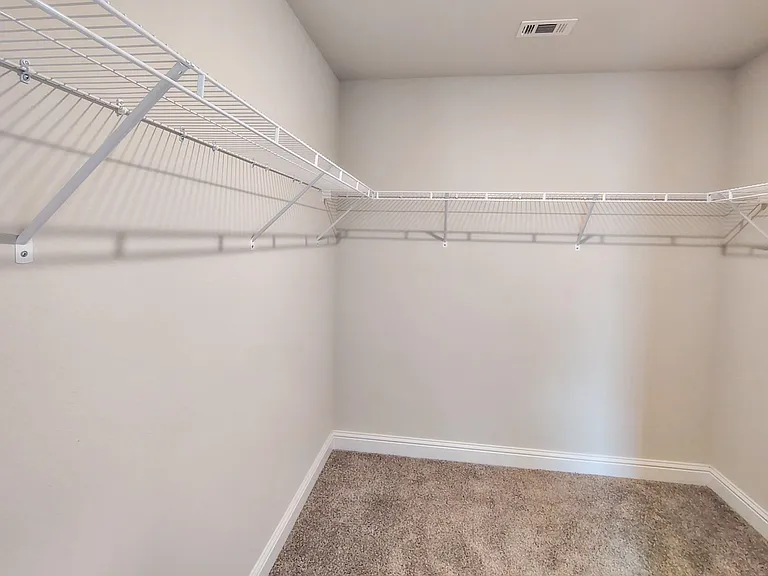 Eastland Cir — Photo 17