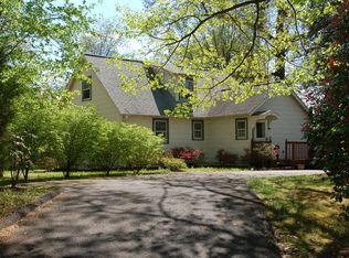 1838 Olmstead Dr, Falls Church, VA 22043
