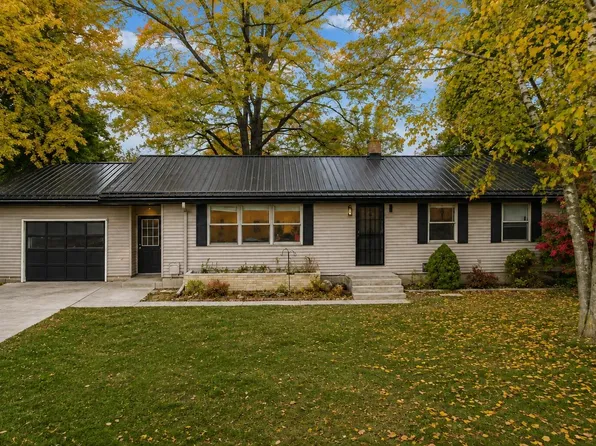 1055 Spruce St, Fremont, MI 49412