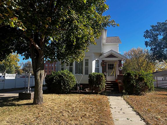 3rd image of 814 N 7th St