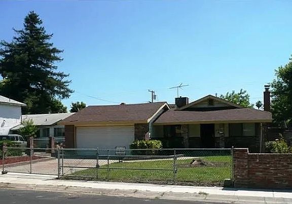 2nd image of 825 Marigold St
