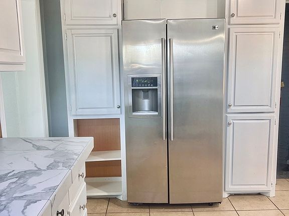 3rd image of 807 W 67th St