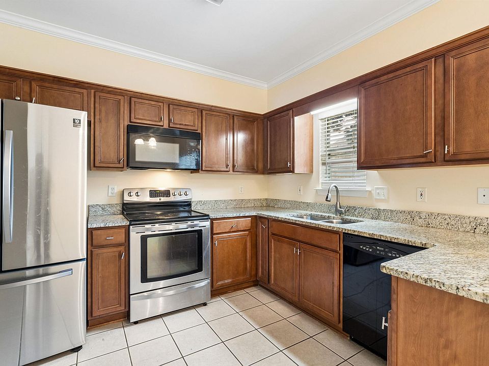 1st image of 303 High Ridge Ct