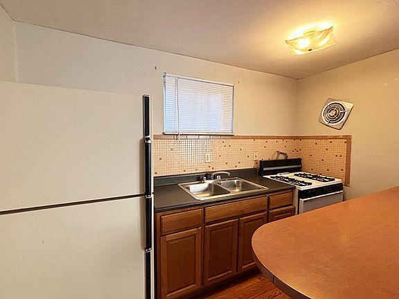 5th image of 507 Lowell Ave APT 11